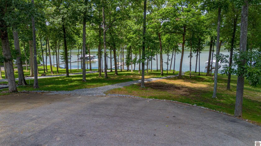 Ky Lake waterfront home on 1.4 acres with private dock and - photo 4