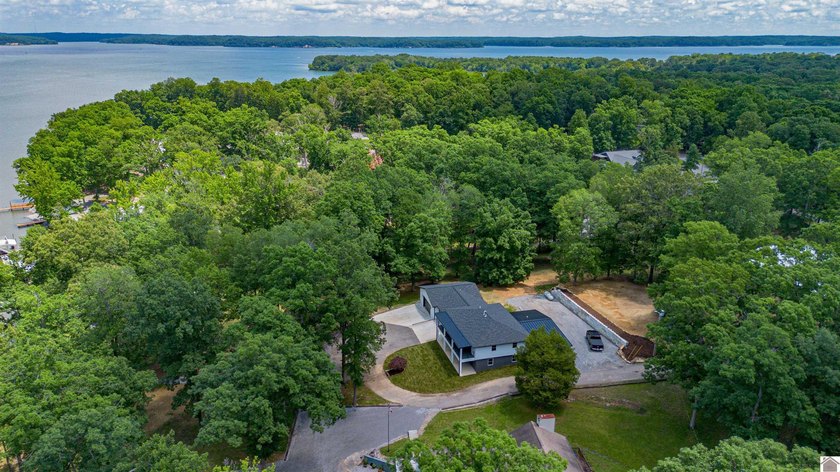 Ky Lake waterfront home on 1.4 acres with private dock and - photo 8