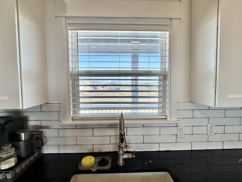 Beautiful custom-built 3- bedroom, 2-bath stilt home (2019) - photo 12