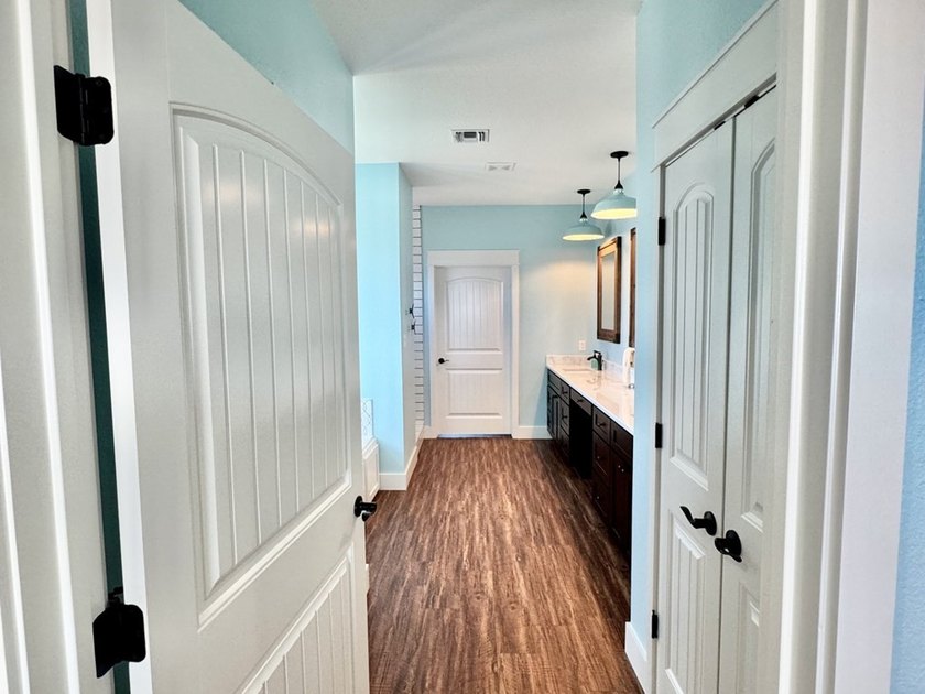 Beautiful custom-built 3- bedroom, 2-bath stilt home (2019) - photo 16