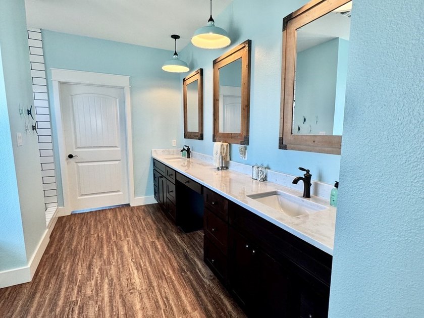 Beautiful custom-built 3- bedroom, 2-bath stilt home (2019) - photo 17