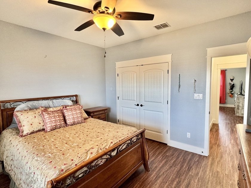 Beautiful custom-built 3- bedroom, 2-bath stilt home (2019) - photo 20