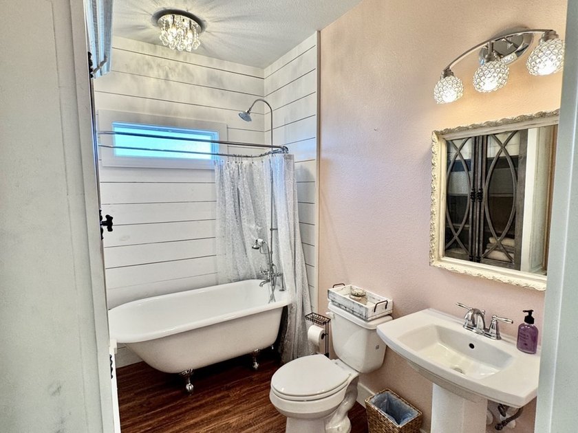 Beautiful custom-built 3- bedroom, 2-bath stilt home (2019) - photo 21