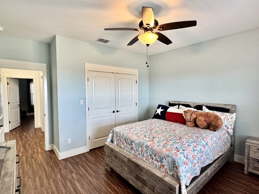 Beautiful custom-built 3- bedroom, 2-bath stilt home (2019) - photo 24