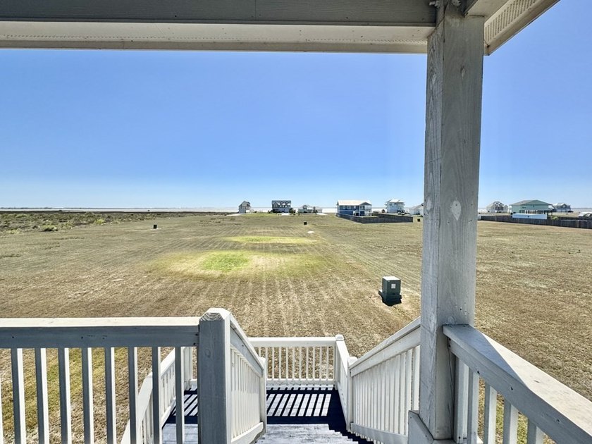 Beautiful custom-built 3- bedroom, 2-bath stilt home (2019) - photo 28
