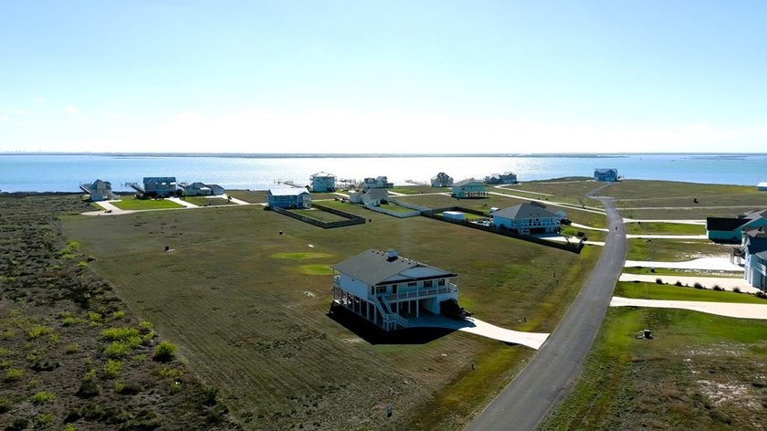 Beautiful custom-built 3- bedroom, 2-bath stilt home (2019) - photo 31