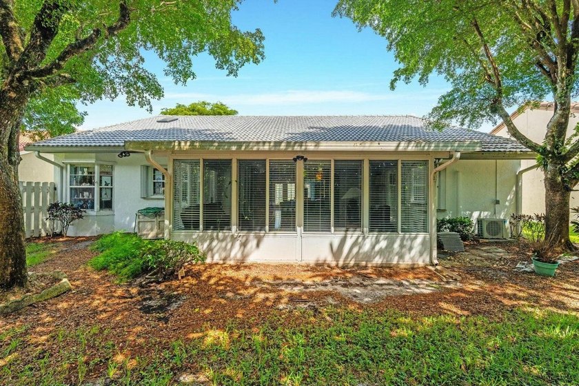 This well-maintained 3-bedroom, 2-bath single-family home is - photo 2
