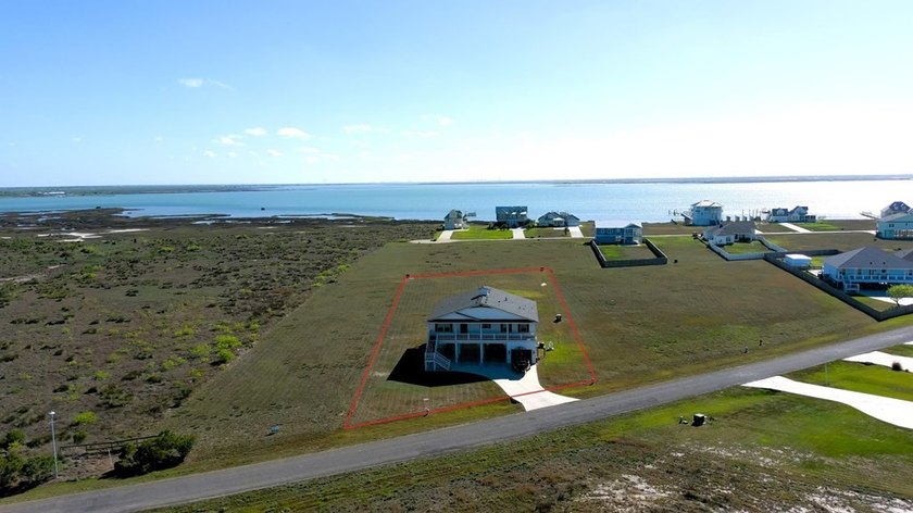 Beautiful custom-built 3- bedroom, 2-bath stilt home (2019) - photo 36
