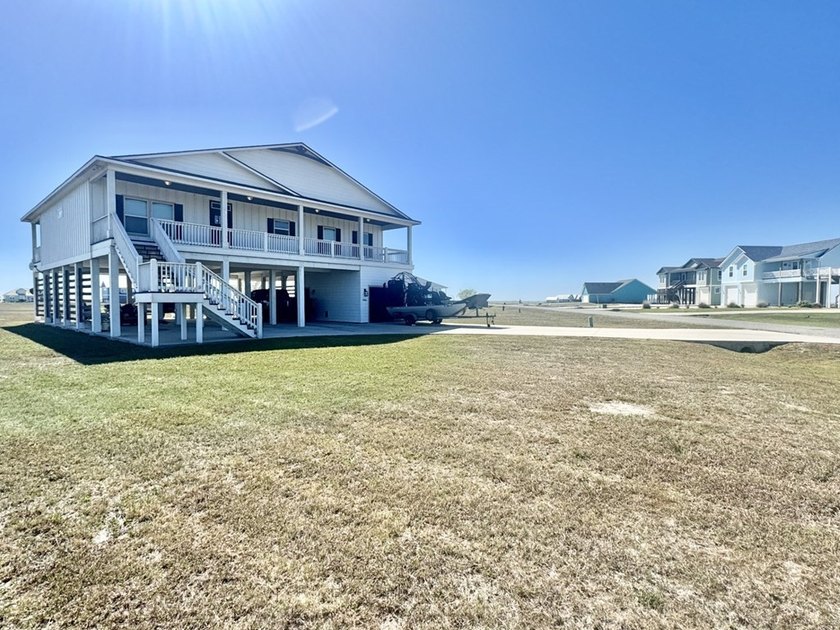 Beautiful custom-built 3- bedroom, 2-bath stilt home (2019) - photo 39