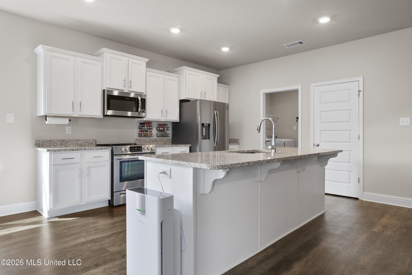ASSUMABLE VA LOAN WITH 2.875% RATE! Brand new listing in the - photo 11