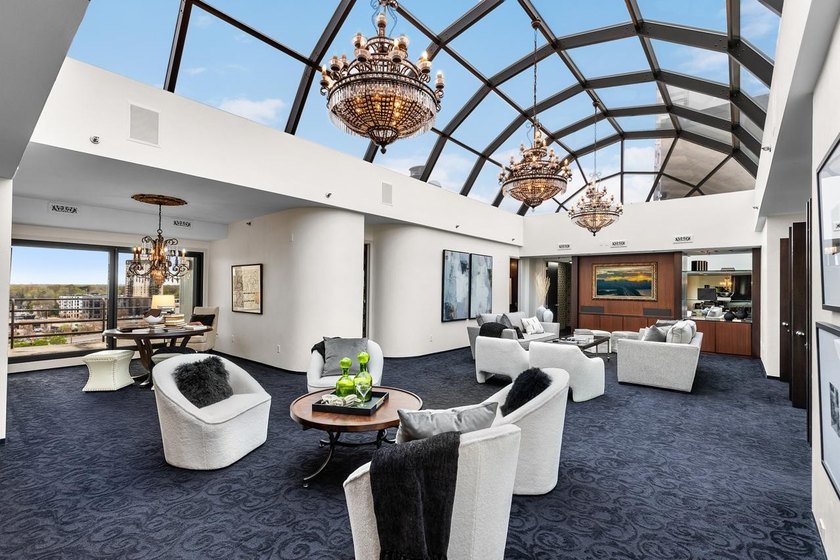 Rare Top-Floor Penthouse with unbelievable Views of Bde Maka Ska - photo 12