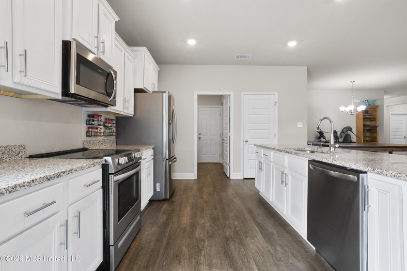 ASSUMABLE VA LOAN WITH 2.875% RATE! Brand new listing in the - photo 14