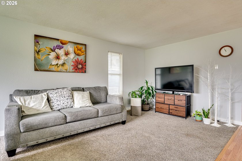 Welcome home to this charming bungalow situated on a spacious - photo 4