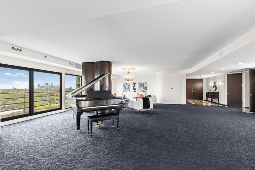Rare Top-Floor Penthouse with unbelievable Views of Bde Maka Ska - photo 15