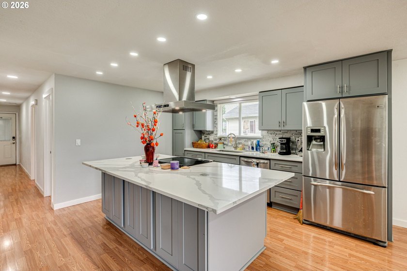 Welcome home to this charming bungalow situated on a spacious - photo 5