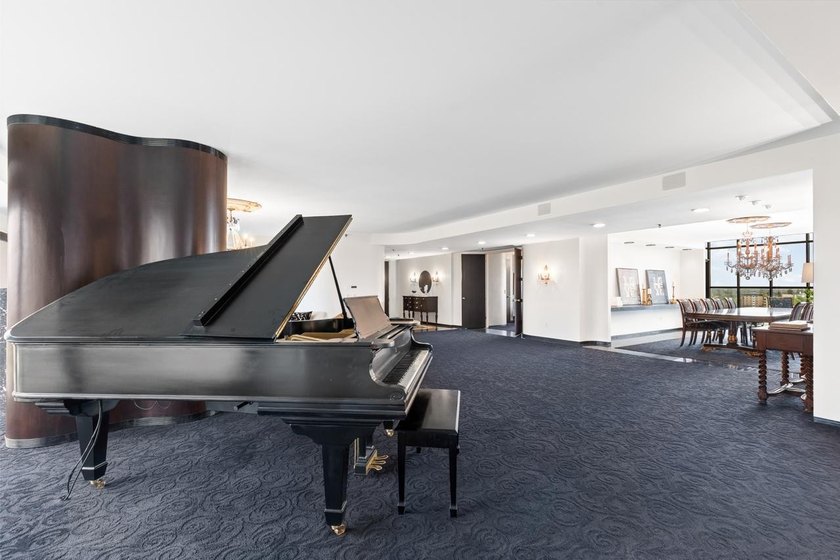 Rare Top-Floor Penthouse with unbelievable Views of Bde Maka Ska - photo 18