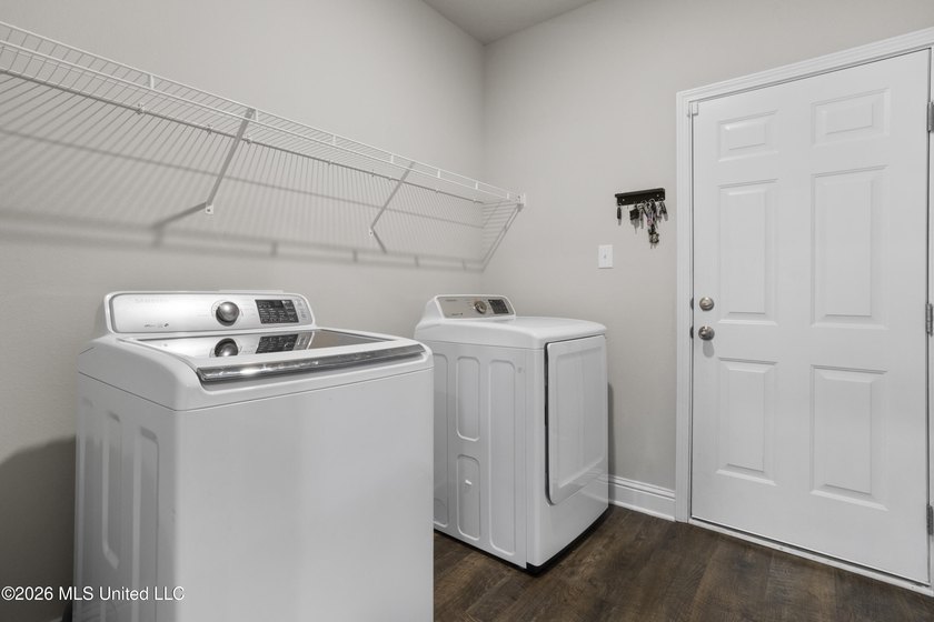 ASSUMABLE VA LOAN WITH 2.875% RATE! Brand new listing in the - photo 27