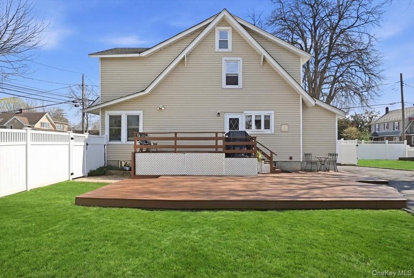 Welcome to 197 S 4th Street-where classic Victorian Colonial - photo 39