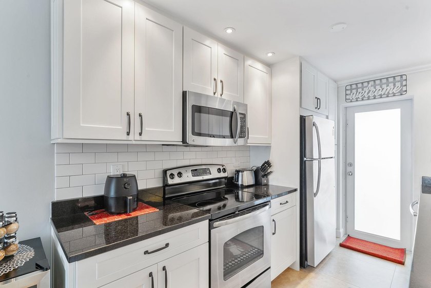 Live the South Florida lifestyle in this beautifully updated 2 - photo 15