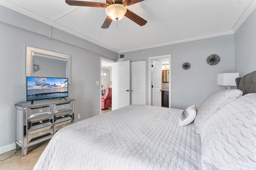 Live the South Florida lifestyle in this beautifully updated 2 - photo 18