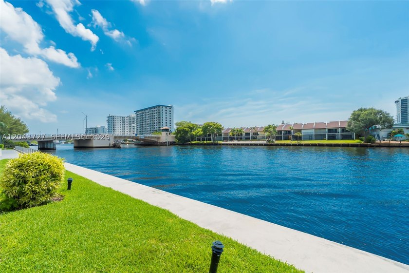 Rare opportunity to own one of the building's most desirable - photo 22
