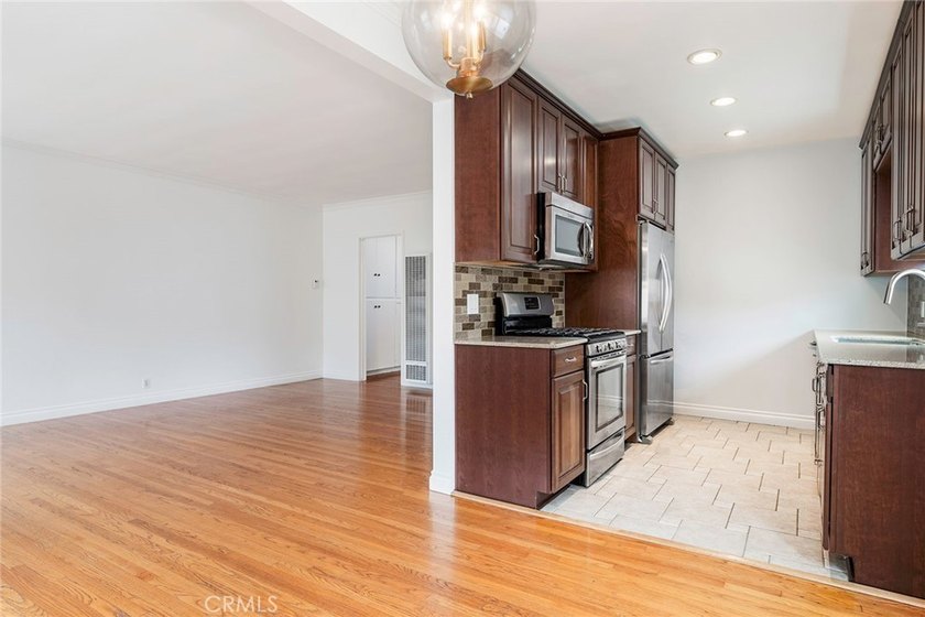 Charming Own-Your-Own Unit in the Heart of Alamitos Beach - photo 5