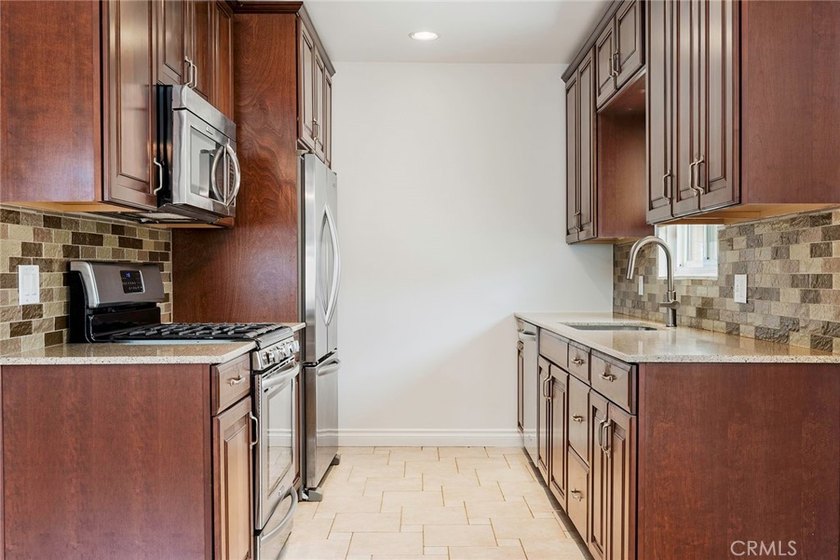 Charming Own-Your-Own Unit in the Heart of Alamitos Beach - photo 6
