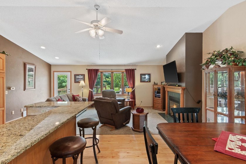 Turn Key Lake Arrowhead Pines Course Home! Superb location just - photo 12