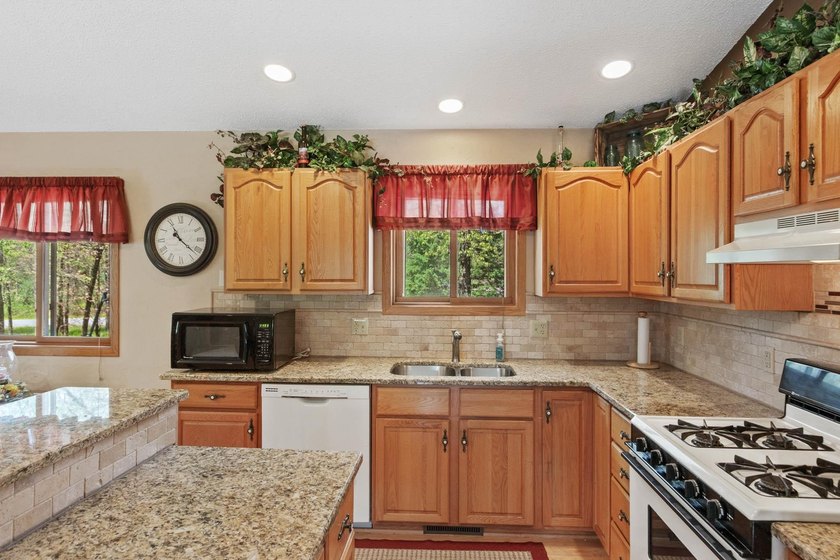 Turn Key Lake Arrowhead Pines Course Home! Superb location just - photo 16