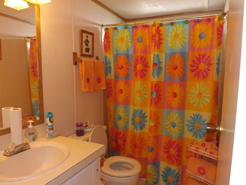 Come and check this manufactured home out with a lot going for - photo 16
