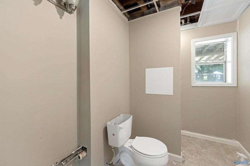Escape to your own private retreat on Sugarland Lake, with - photo 32