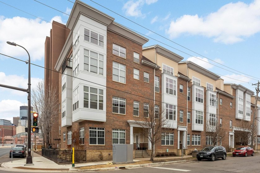 Spectacular 2-story condo offering style, comfort and space! - photo 3