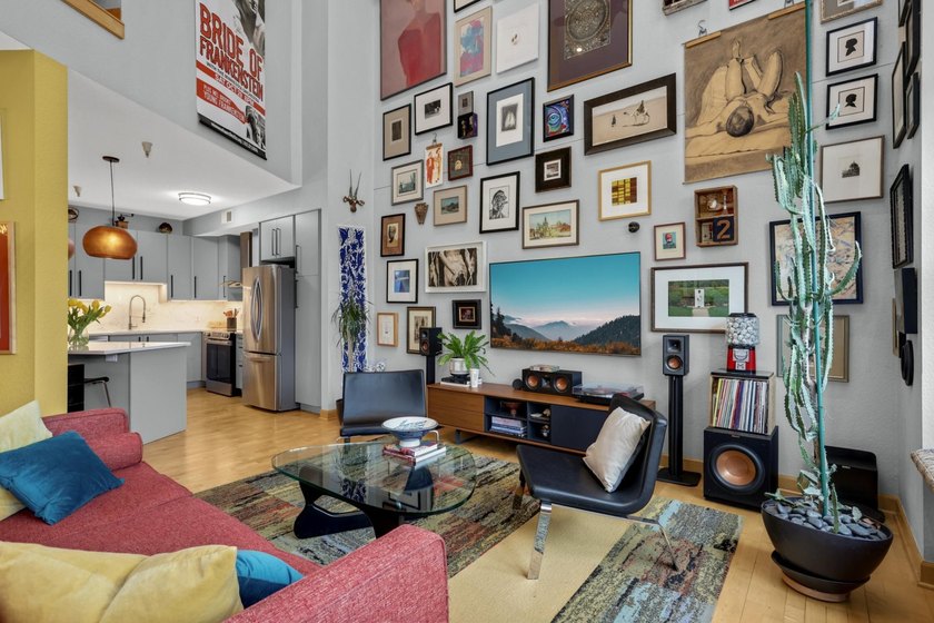 Spectacular 2-story condo offering style, comfort and space! - photo 5