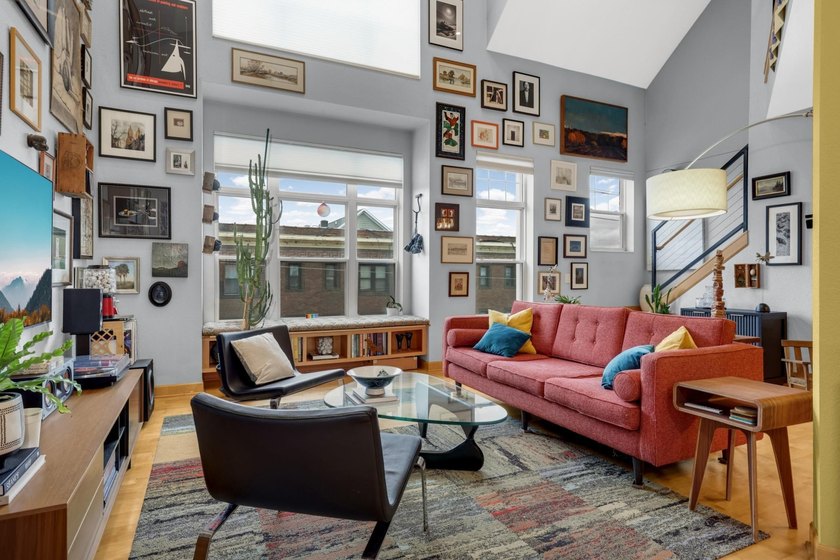 Spectacular 2-story condo offering style, comfort and space! - photo 7