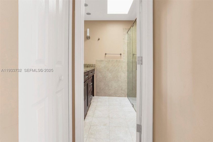 Welcome to easy living in this beautifully updated 3-bedroom - photo 12