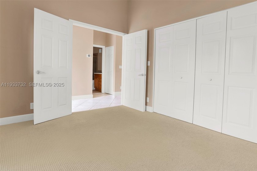 Welcome to easy living in this beautifully updated 3-bedroom - photo 16
