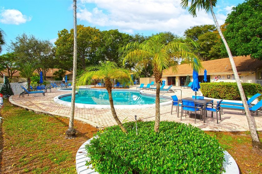 Welcome to easy living in this beautifully updated 3-bedroom - photo 29