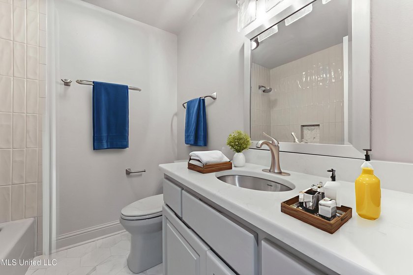 Welcome home to Redwood &amp; Cedar in the heart of Ocean Springs' - photo 9