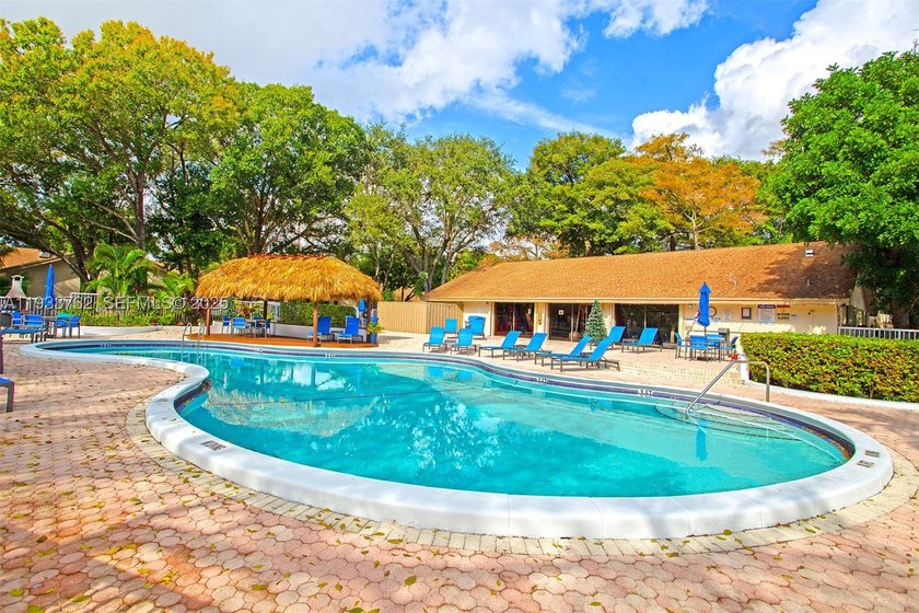 Welcome to easy living in this beautifully updated 3-bedroom - photo 30