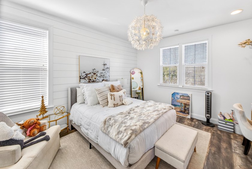 JUST REDUCED! UPGRADED AND UPDATED! This 2,348 SF corner-lot - photo 34
