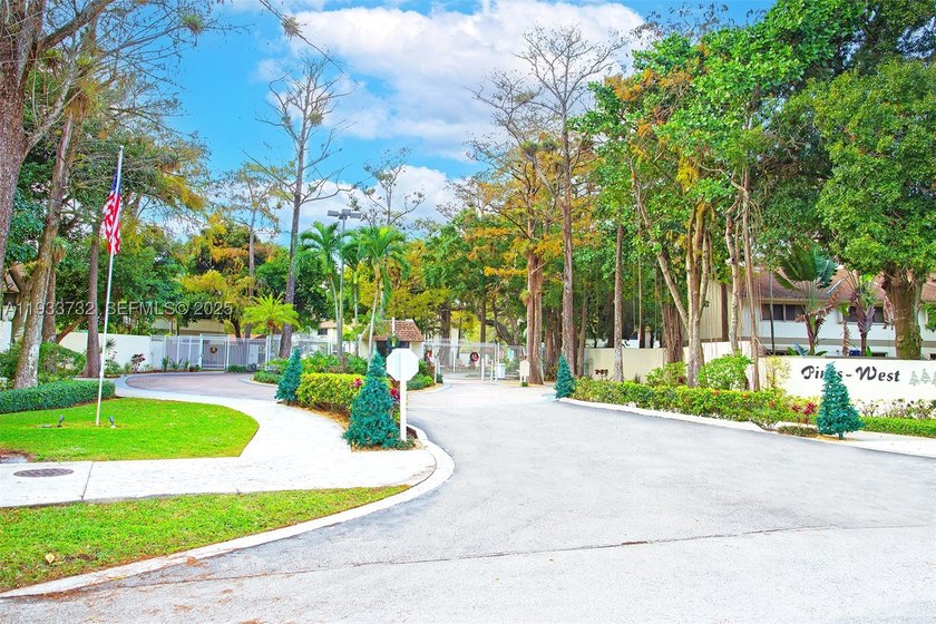 Welcome to easy living in this beautifully updated 3-bedroom - photo 34