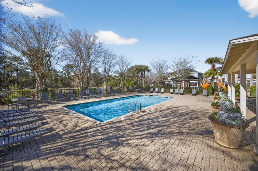 JUST REDUCED! UPGRADED AND UPDATED! This 2,348 SF corner-lot - photo 47