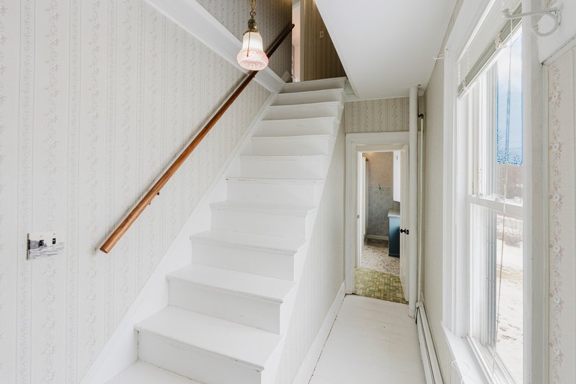 A classic Down East Home! This charming New England home has - photo 11