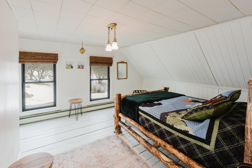 A classic Down East Home! This charming New England home has - photo 15