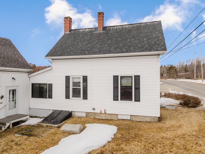 A classic Down East Home! This charming New England home has - photo 24