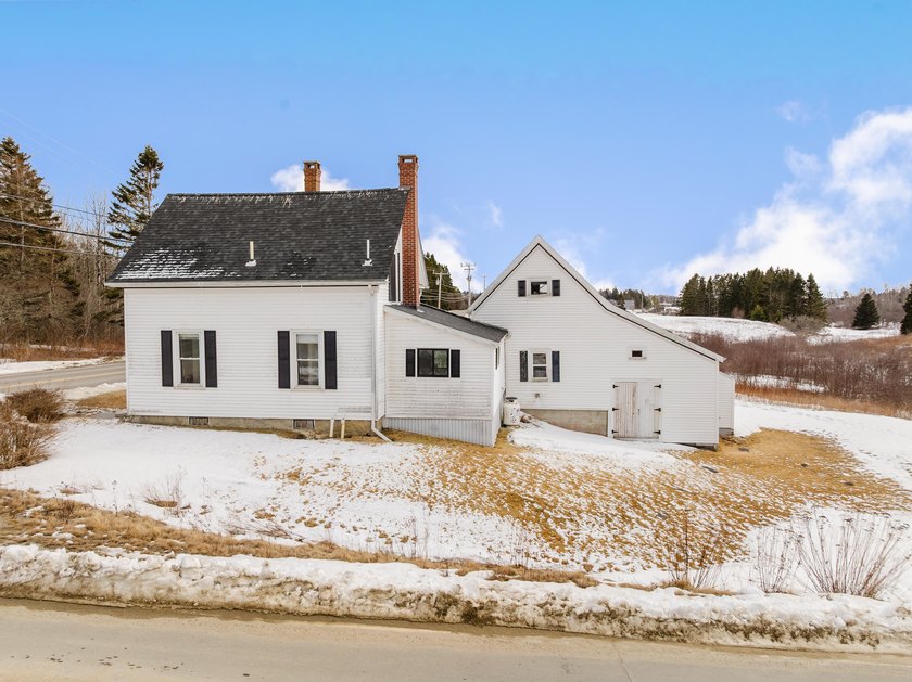 A classic Down East Home! This charming New England home has - photo 25