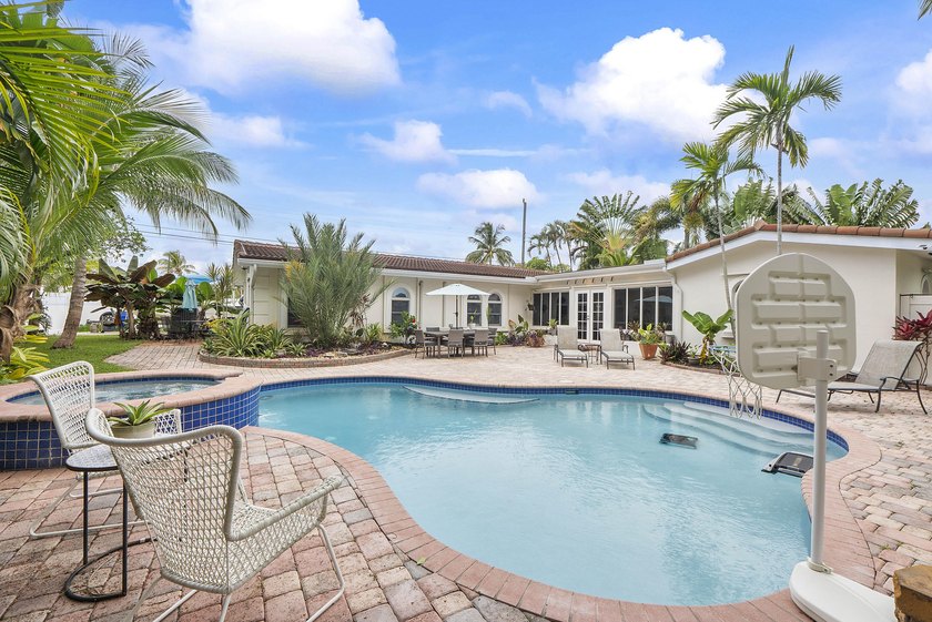 Desirable corner lot of nearly 10,000 sqft in the highly - photo 4