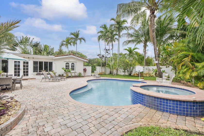 Desirable corner lot of nearly 10,000 sqft in the highly - photo 6