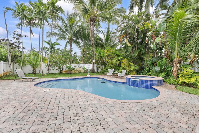 Desirable corner lot of nearly 10,000 sqft in the highly - photo 7