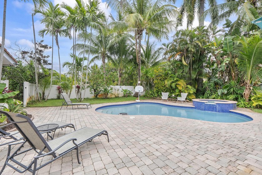 Desirable corner lot of nearly 10,000 sqft in the highly - photo 8